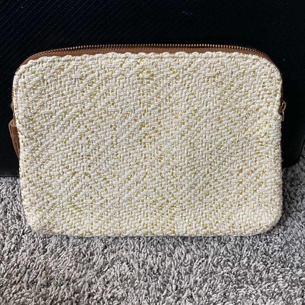 Bloom & Give hand purse